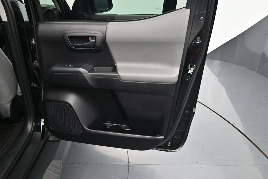 Used 2020 Toyota Tacoma SR AWD/4WD image 13