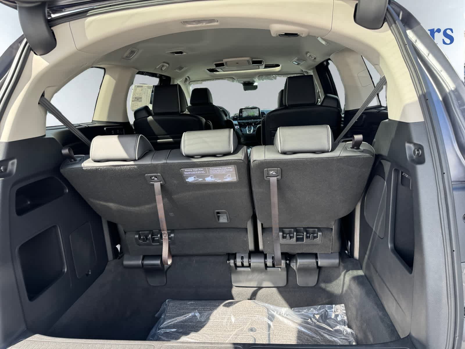 New 2026 Honda Odyssey Touring image 4
