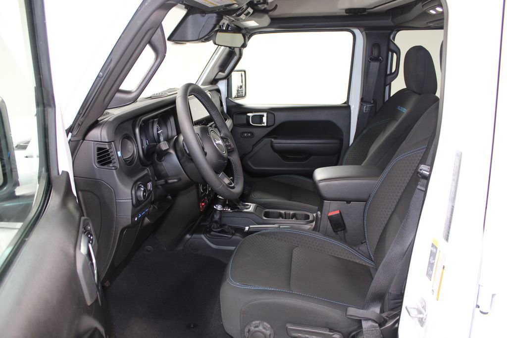 Used 2025 Jeep Wrangler Unlimited Rubicon 4xe w/ Convenience Group image 18