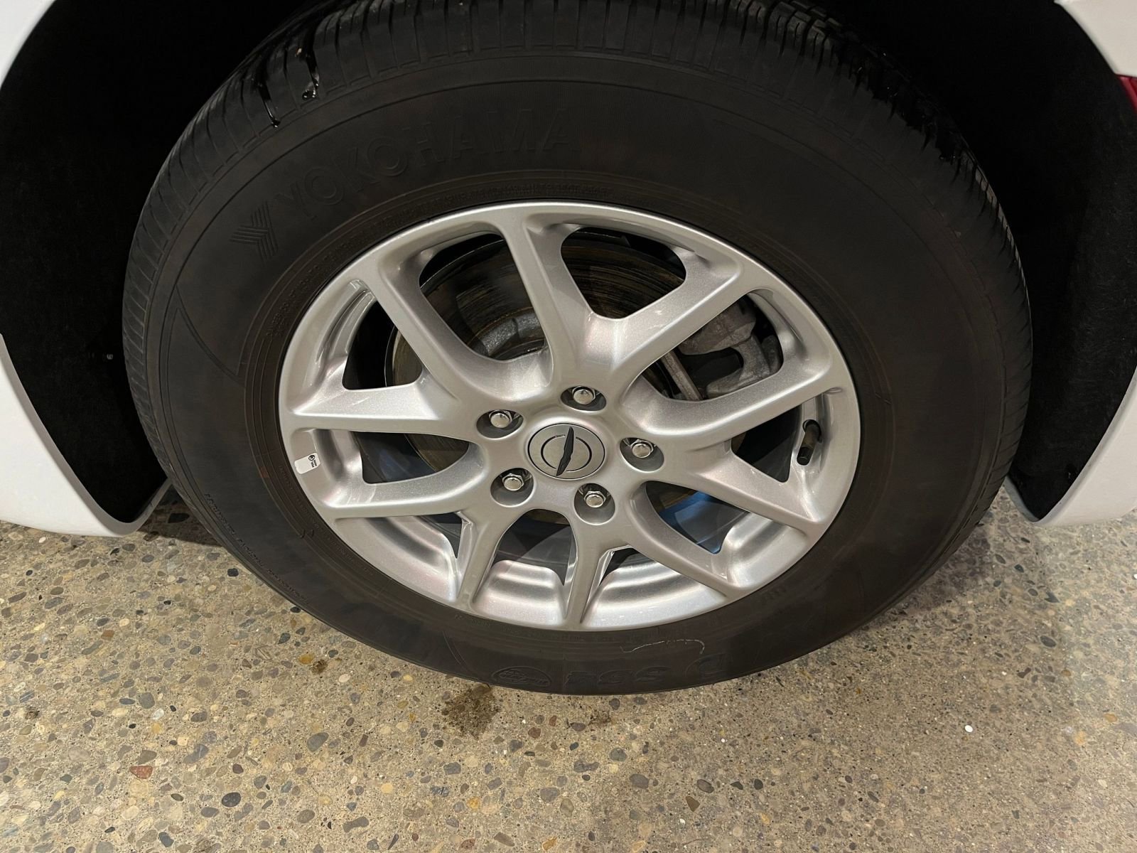 Used 2025 Chrysler Pacifica Select image 32