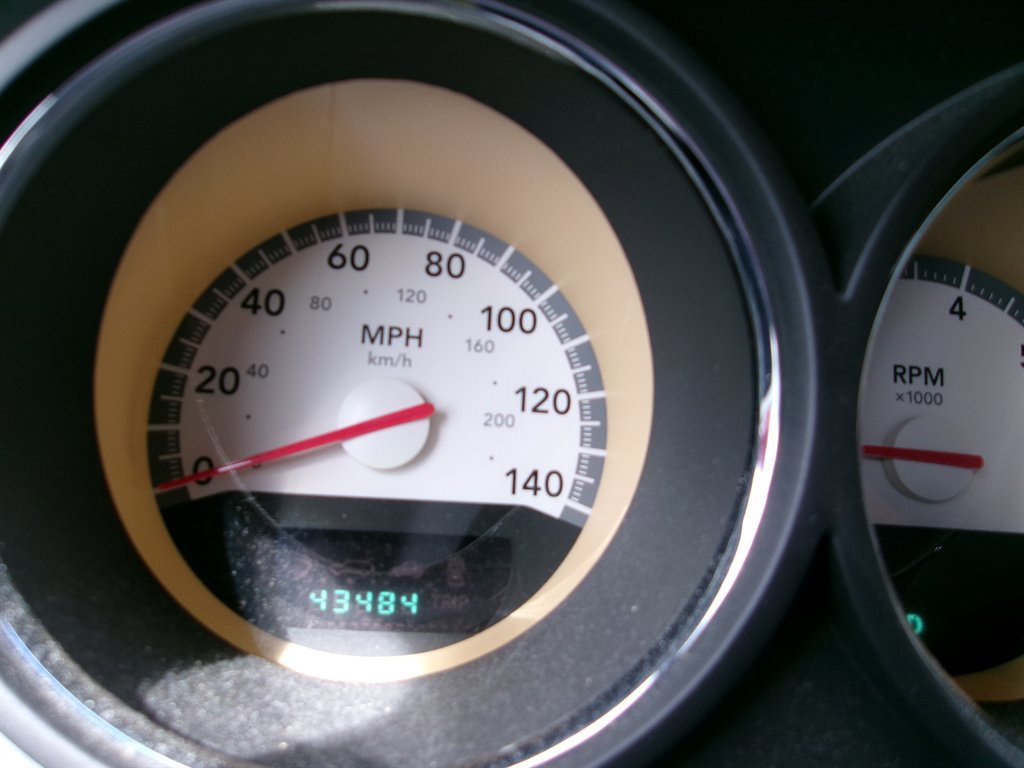 Used 2010 Dodge Challenger SE image 26