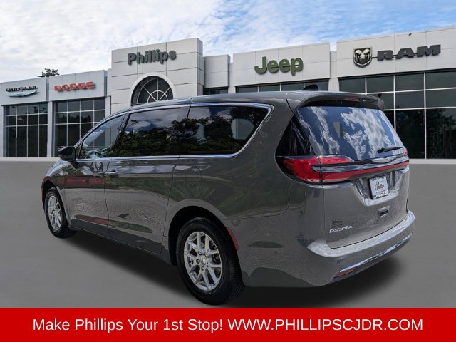 Used 2025 Chrysler Pacifica Select FWD image 5