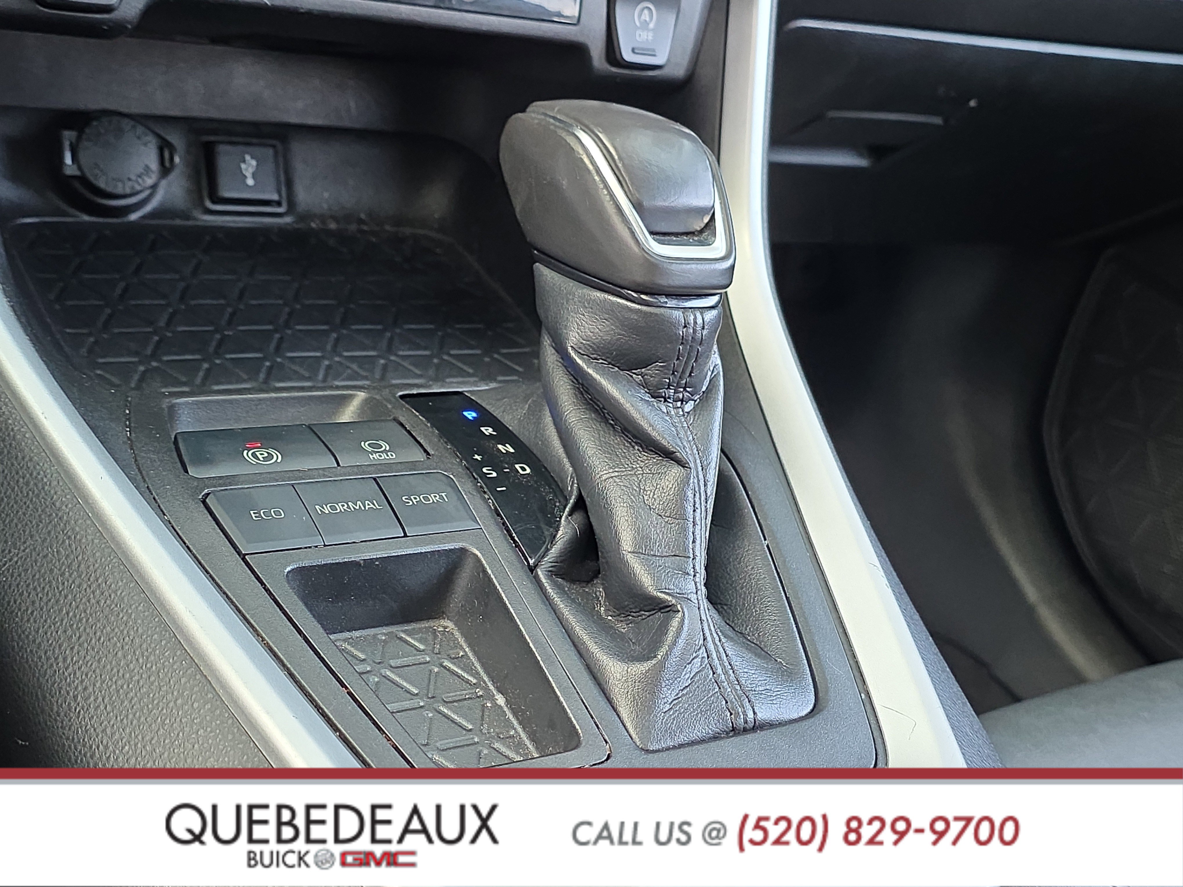 Used 2021 Toyota RAV4 XLE Premium w/ Carpet Mat Package (TMS) FWD image 22