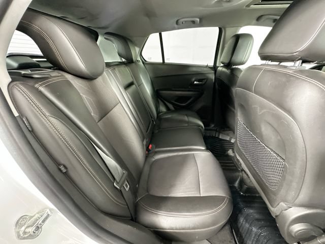 Used 2020 Chevrolet Trax LT w/ LT Convenience Package AWD/4WD image 27