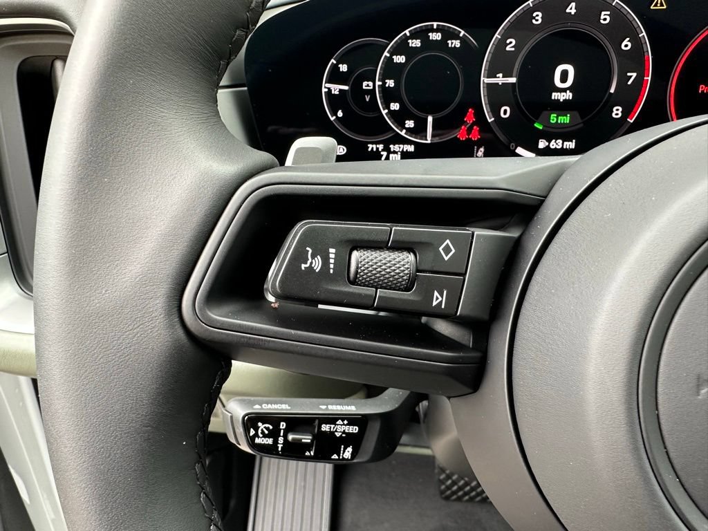 Used 2026 Porsche Cayenne E-Hybrid Coupe AWD/4WD image 18