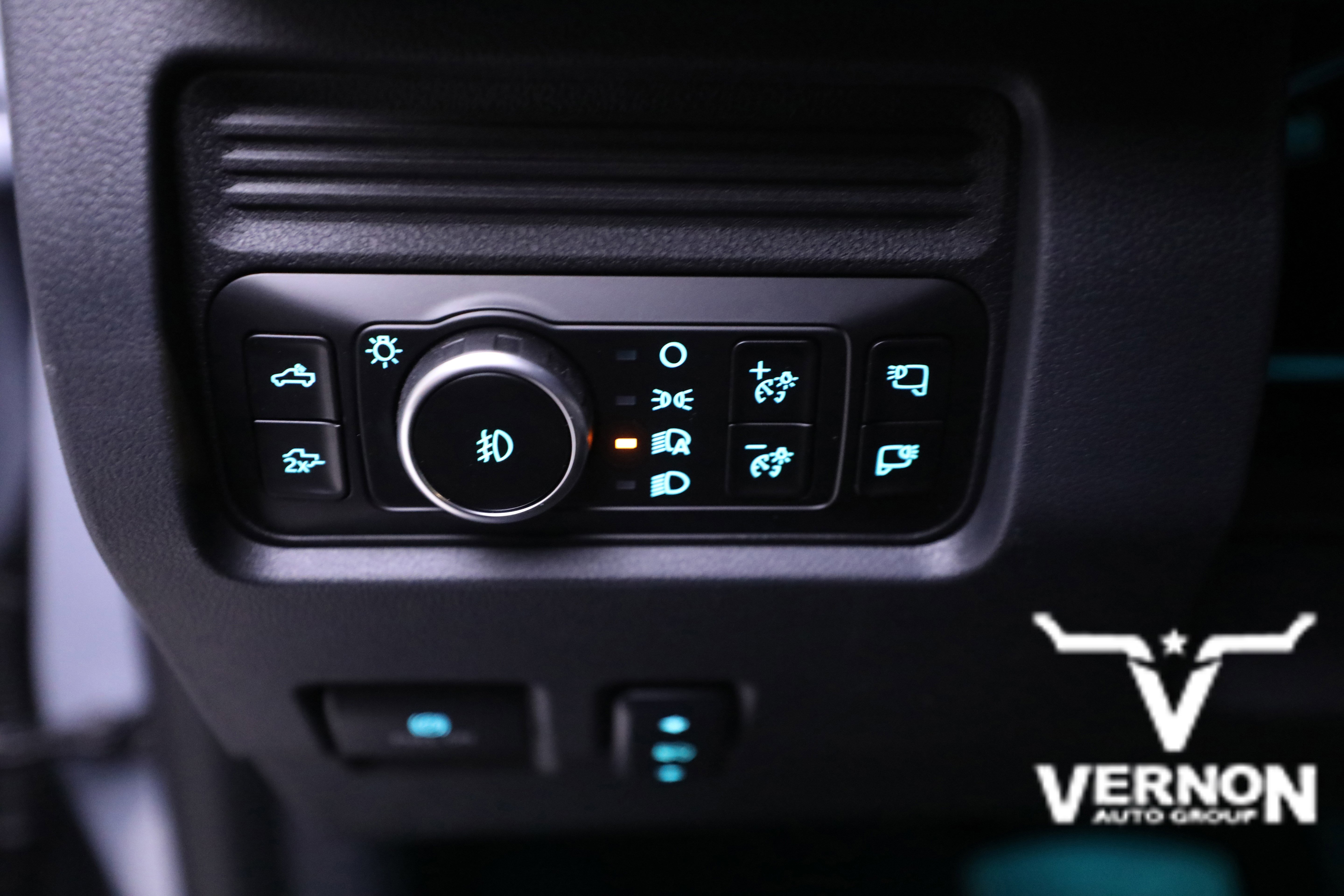 New 2026 Ford F250 Lariat w/ Chrome Package image 16