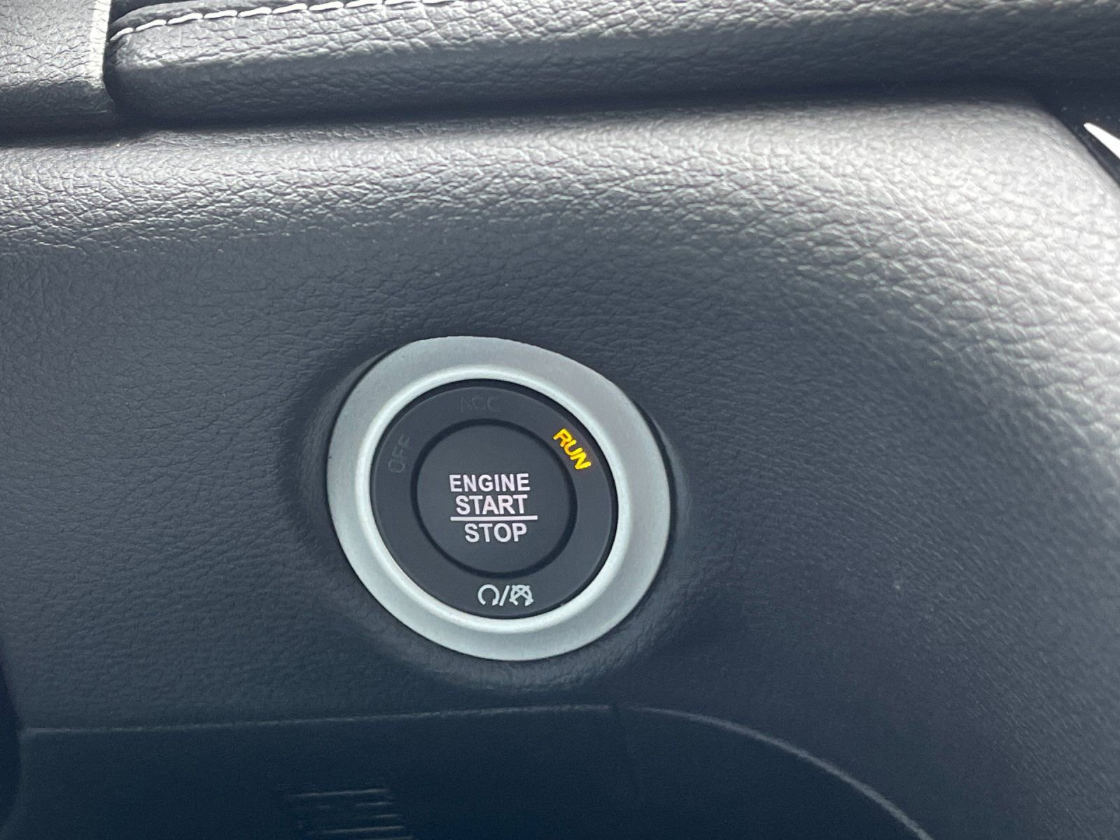 New 2026 Chrysler Pacifica Limited w/ Uconnect Theater Family Group image 27