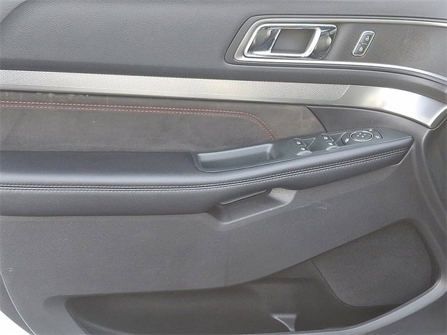Used 2018 Ford Explorer XLT w/ Equipment Group 202A image 13