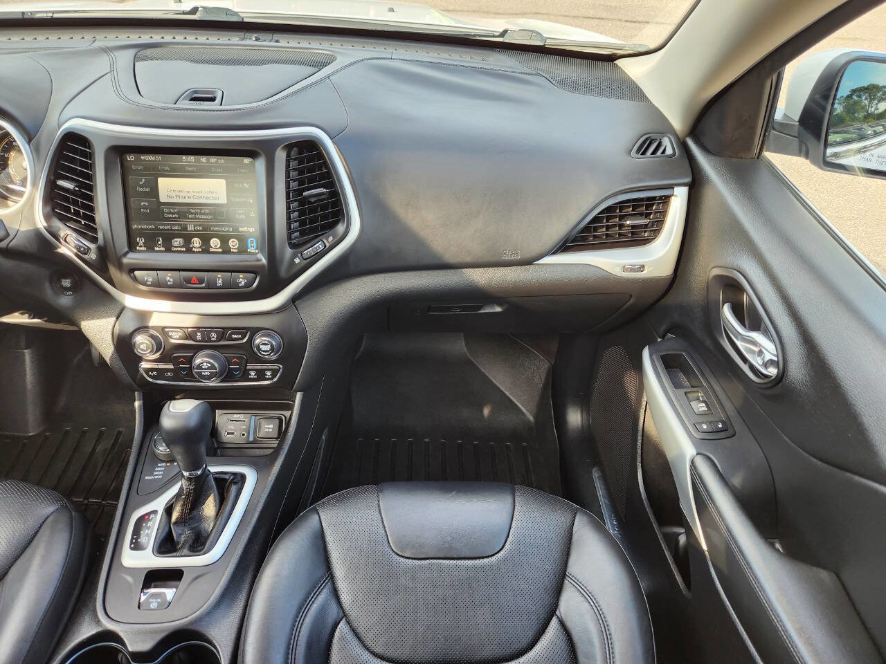 Used 2017 Jeep Cherokee Overland w/ Technology Group image 17