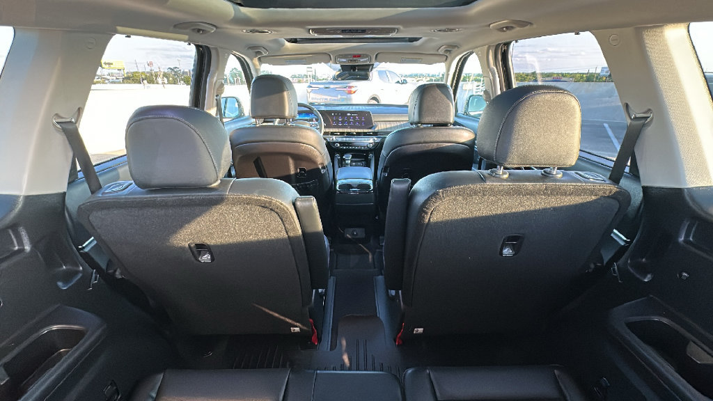 Used 2025 Kia Telluride SX w/ SX Captain's Chair Package FWD image 38
