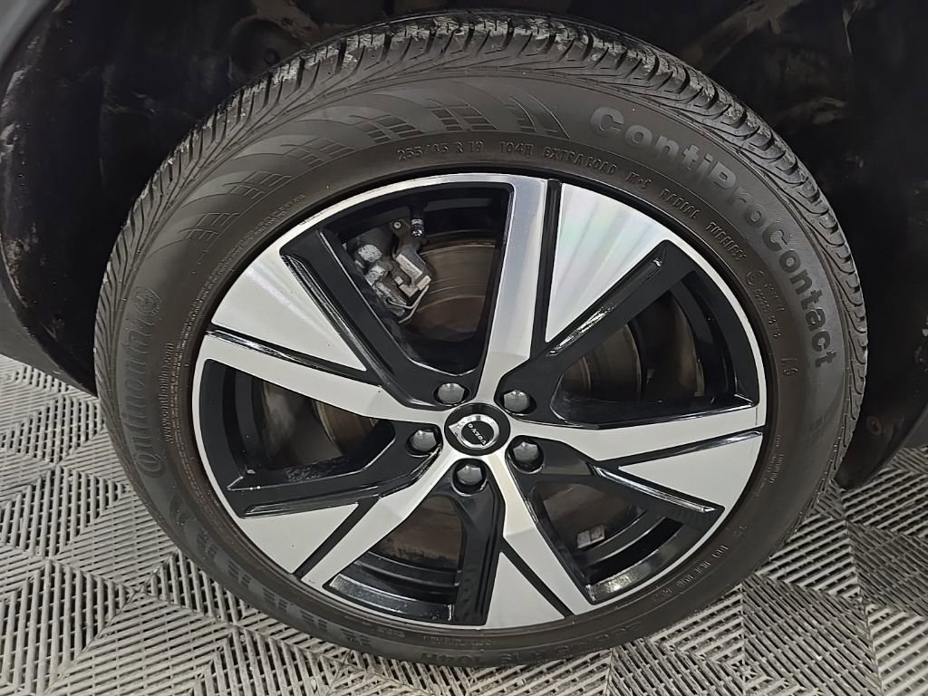 Used 2022 Volvo XC40 P8 Recharge Plus image 14