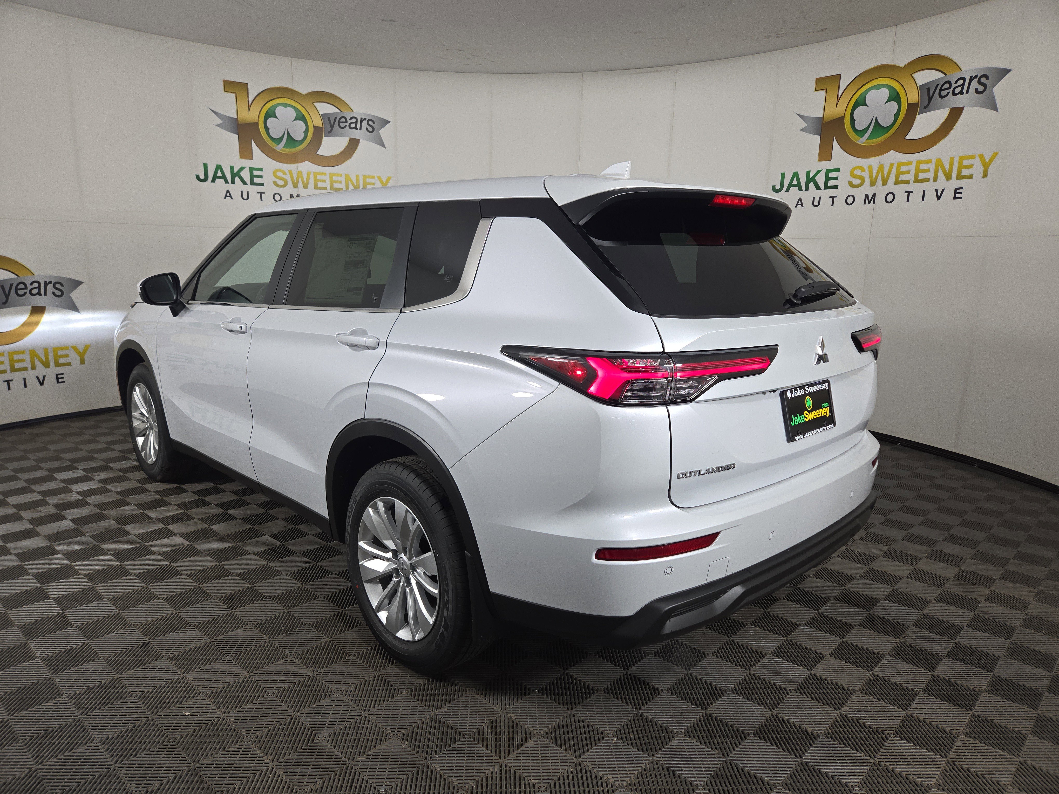 New 2025 Mitsubishi Outlander ES image 5