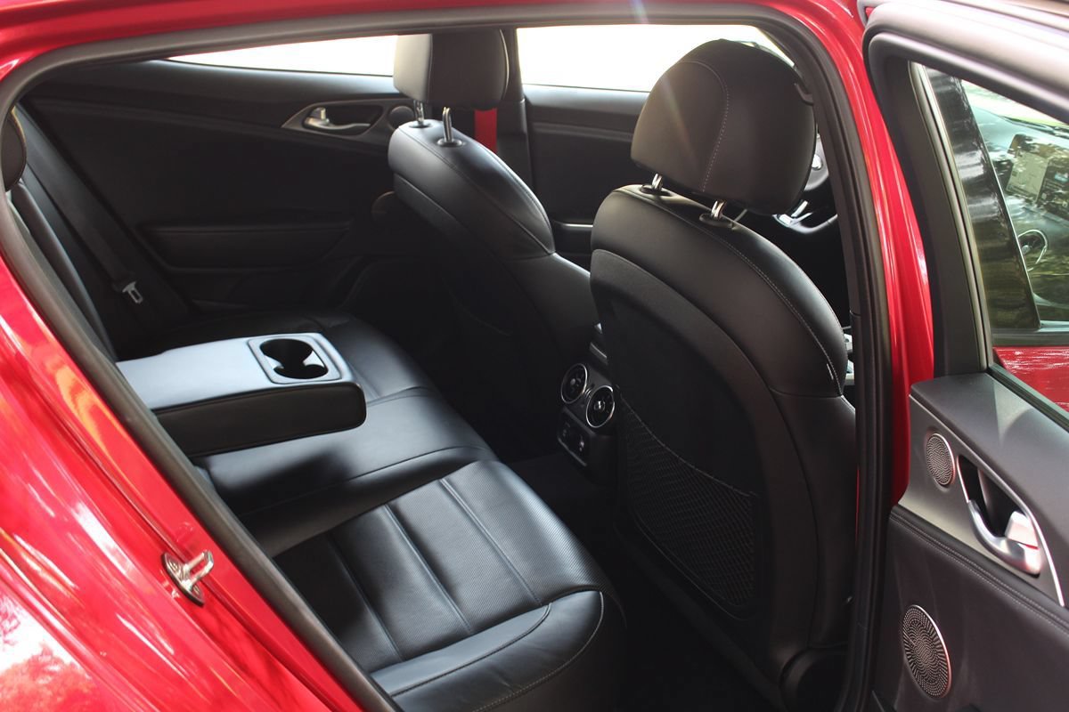 Used 2018 Kia Stinger GT2 RWD image 16
