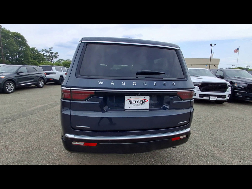 Certified 2023 Jeep Wagoneer Series II w/ Convenience Group I AWD/4WD image 7