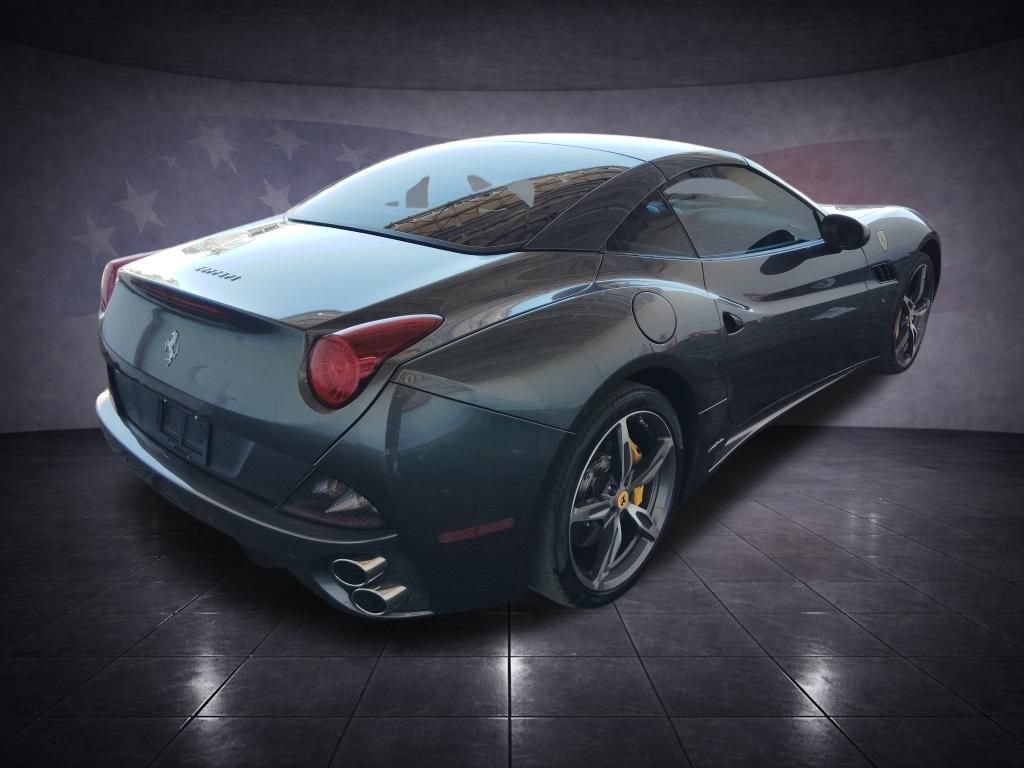 Used 2014 Ferrari California RWD image 5