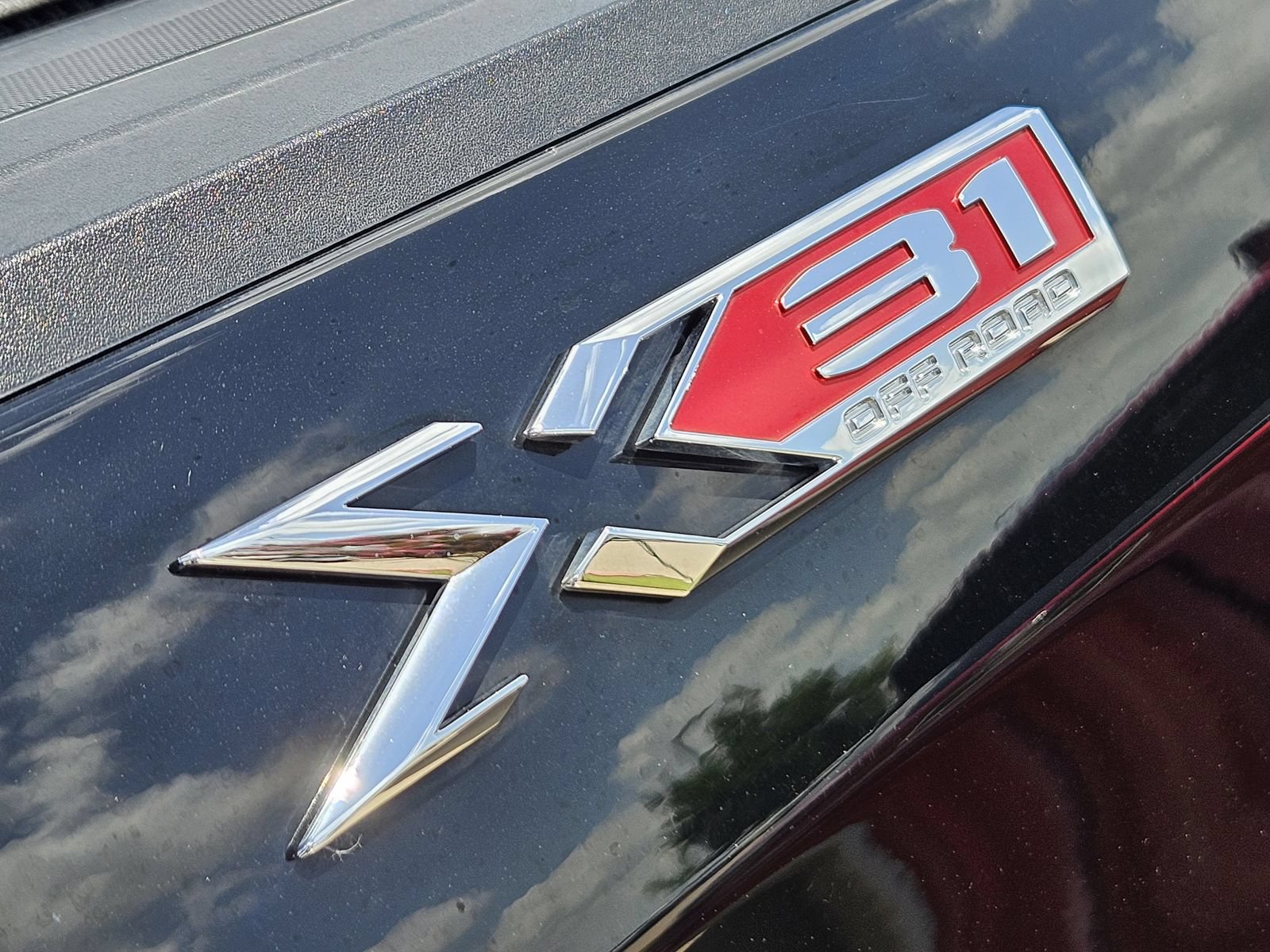 Used 2024 GMC Sierra 1500 SLT w/ SLT Premium Plus Package AWD/4WD image 17
