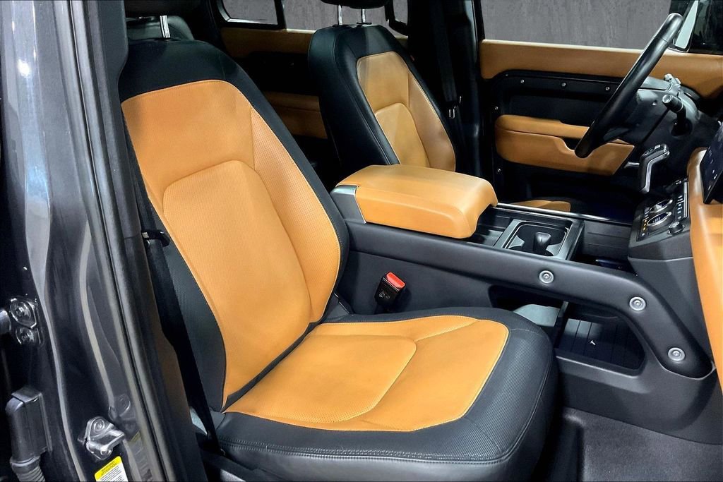 Used 2023 Land Rover Defender 130 X-Dynamic SE image 30