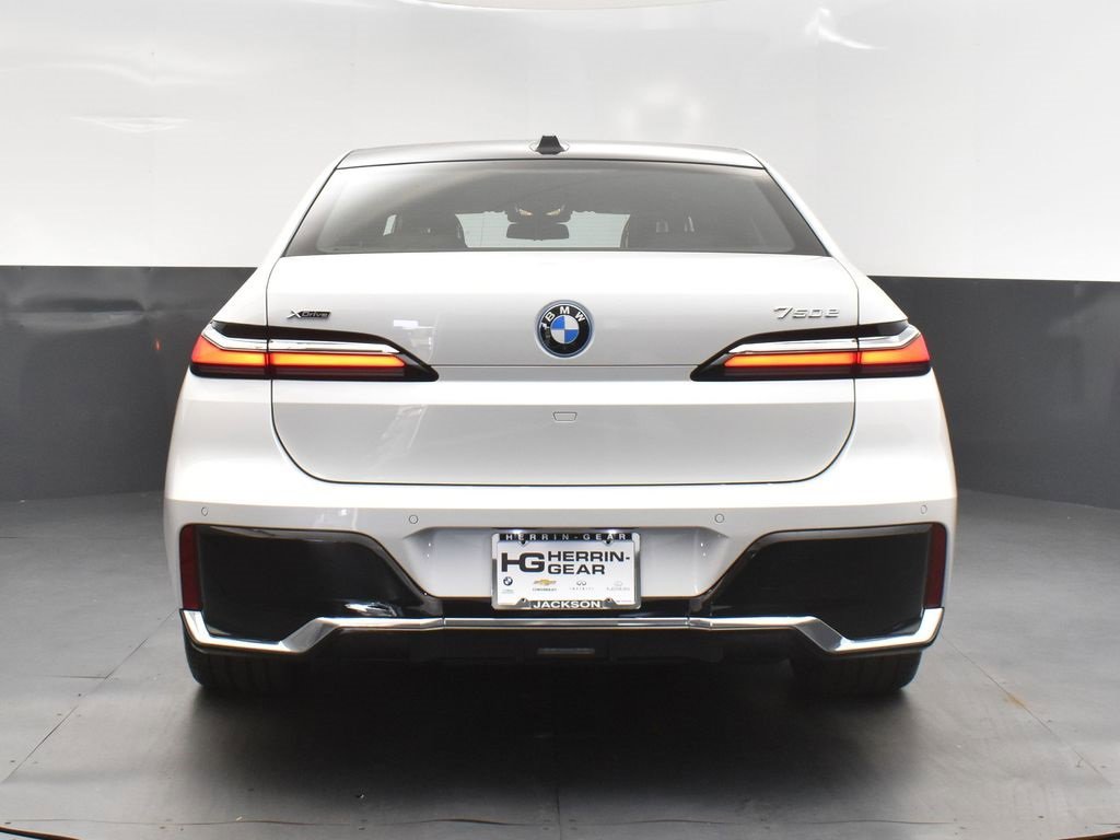 New 2026 BMW 750e xDrive image 6