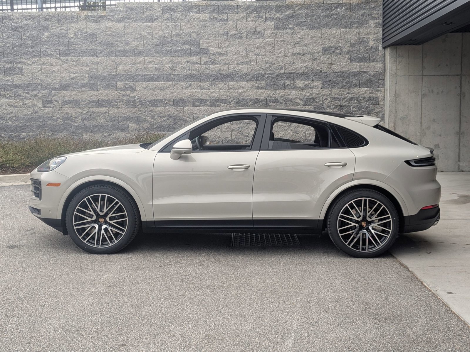New 2026 Porsche Cayenne S image 2