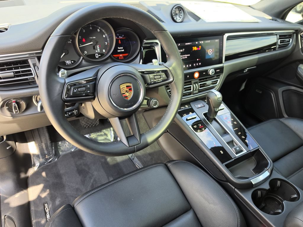 Used 2026 Porsche Macan AWD/4WD image 4