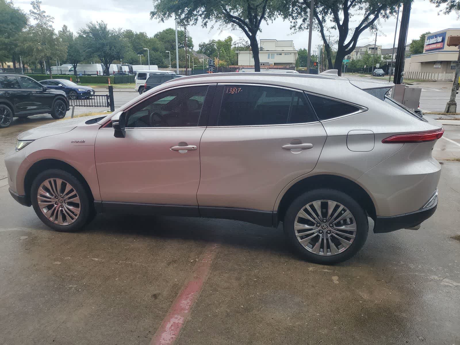 Used 2021 Toyota Venza XLE AWD/4WD image 3