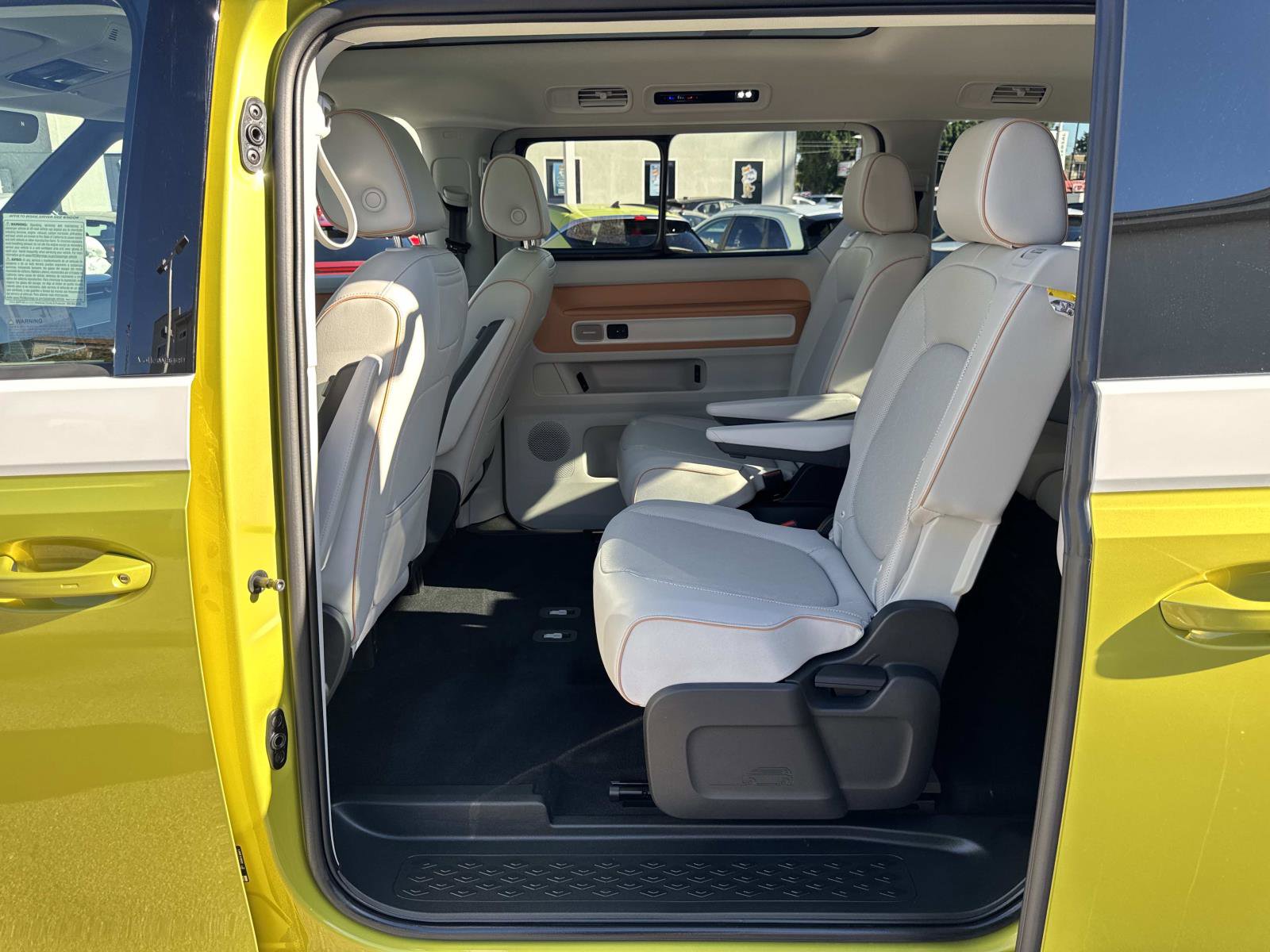 Used 2025 Volkswagen ID. Buzz 1st Edition image 27