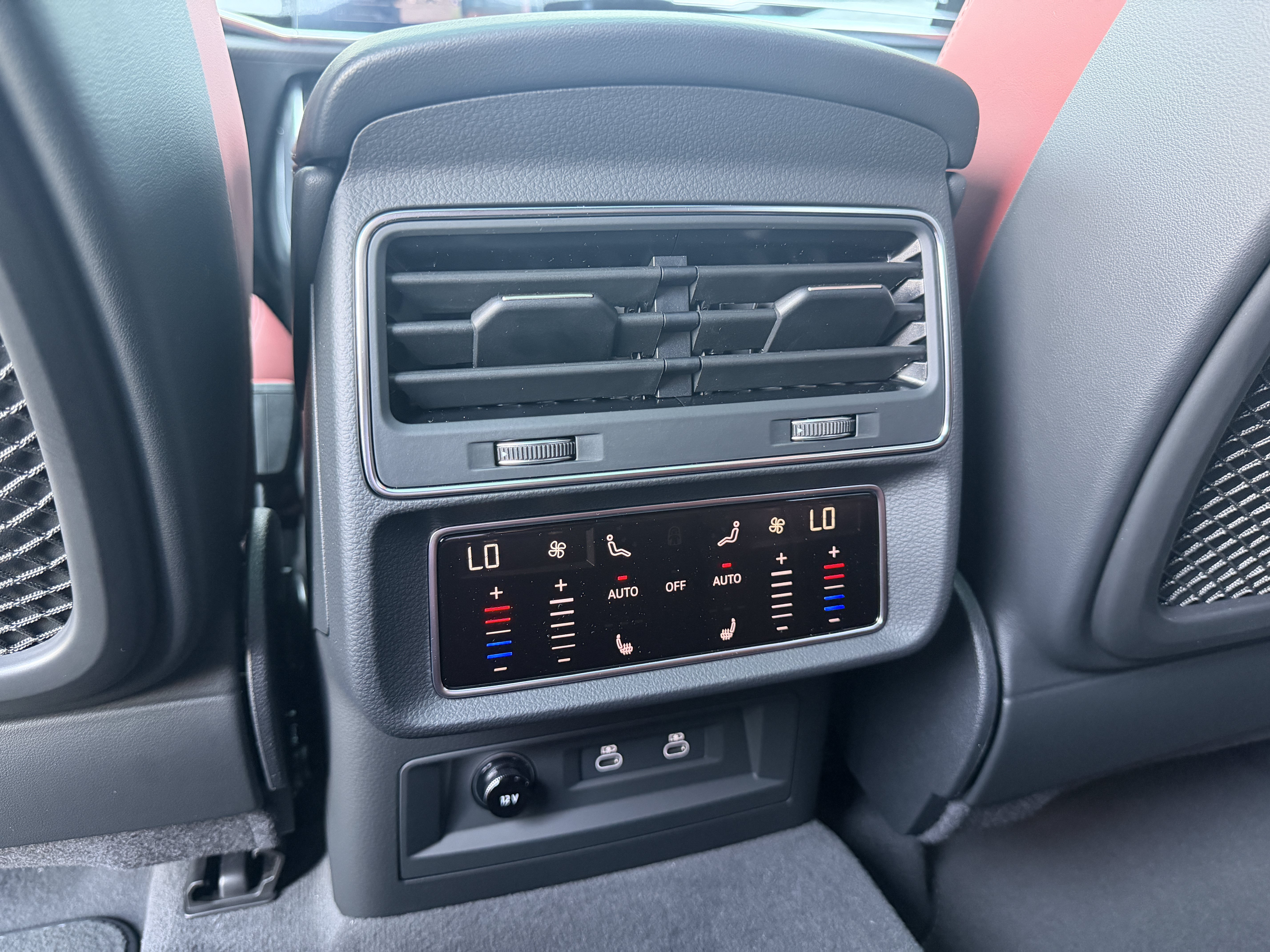 New 2026 Audi SQ8 Premium Plus AWD/4WD image 18