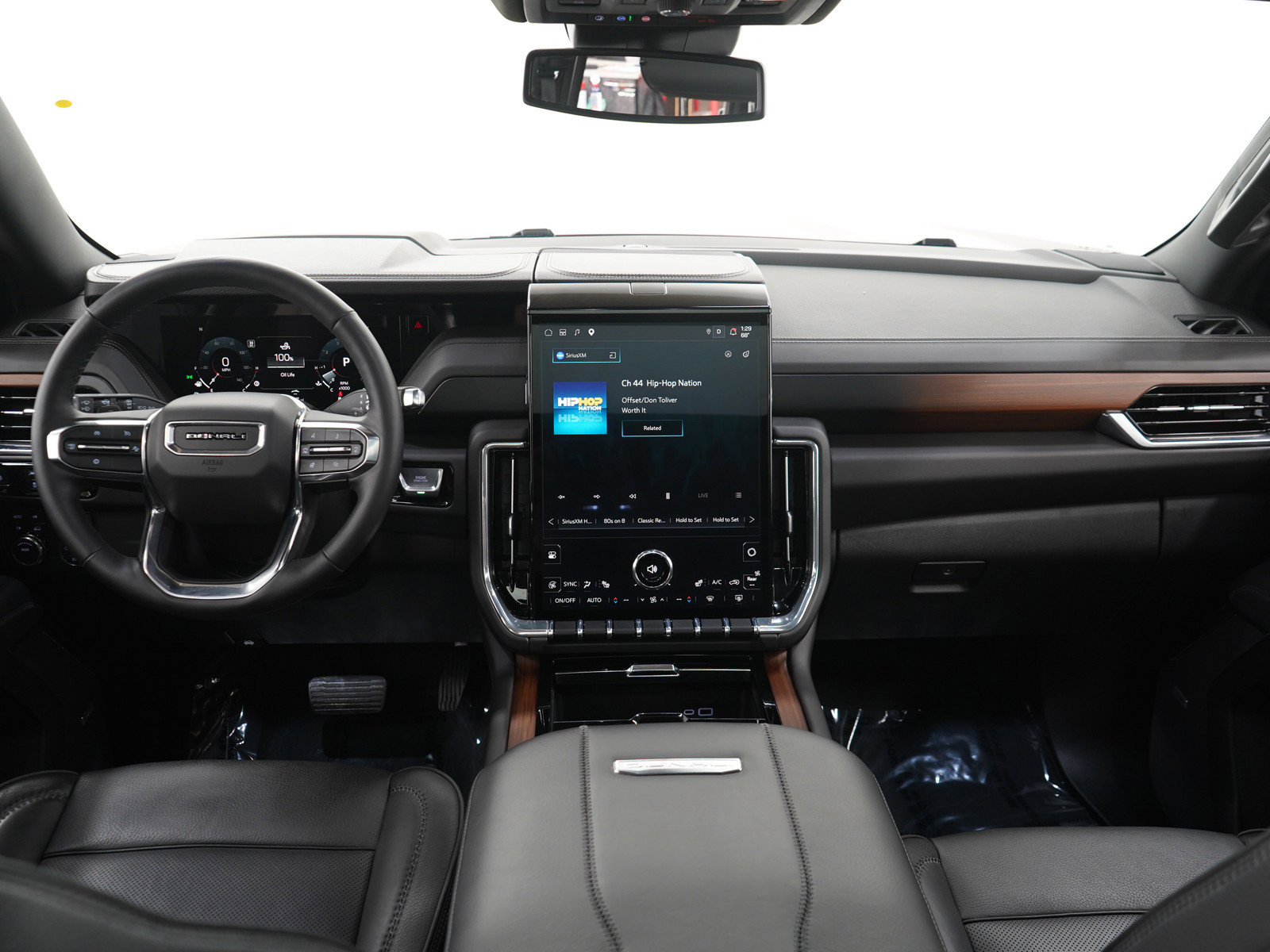 Used 2025 GMC Yukon XL Denali w/ Sun & Power Step Package AWD/4WD image 18