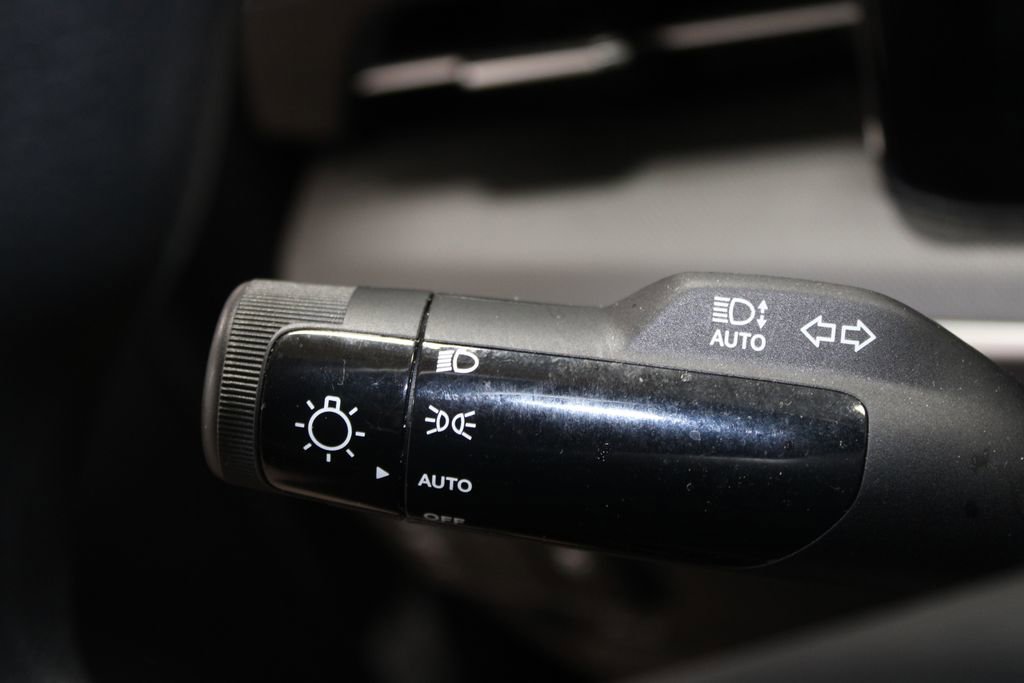 Used 2025 Kia K5 LXS image 32