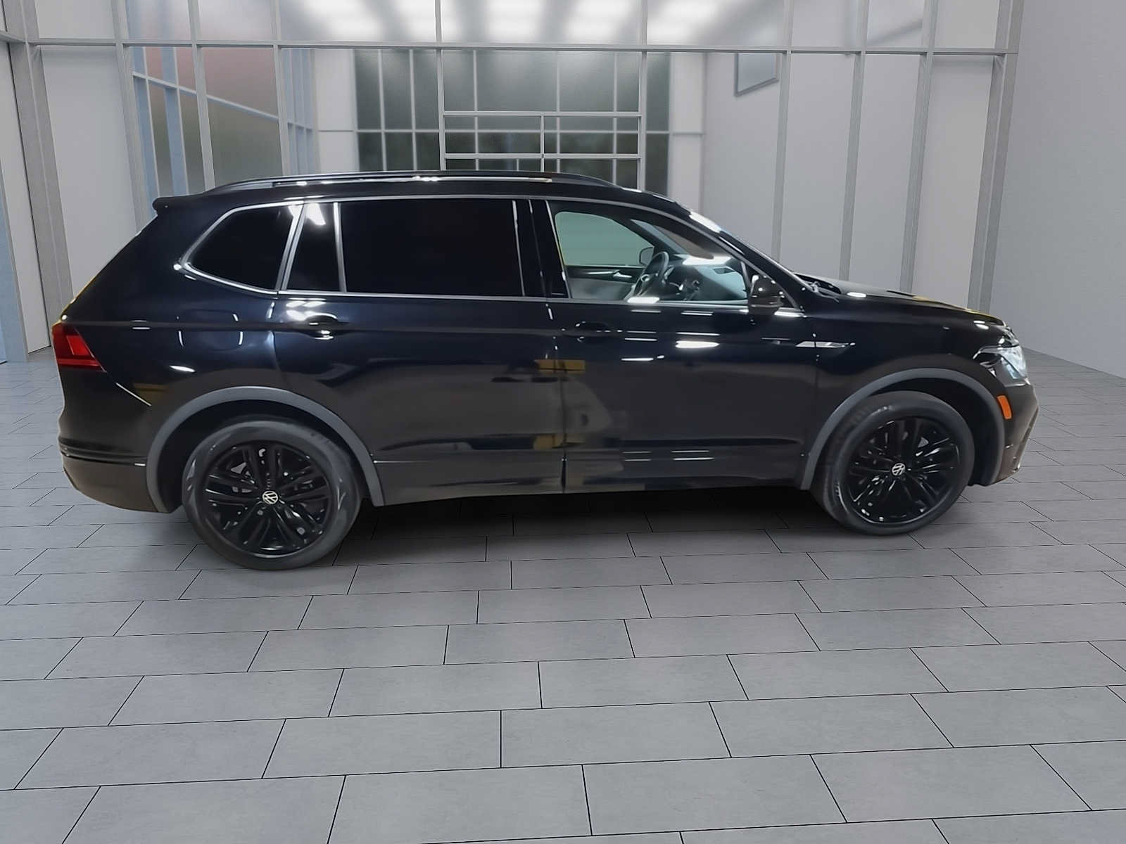 Used 2022 Volkswagen Tiguan SE R-Line AWD/4WD image 9