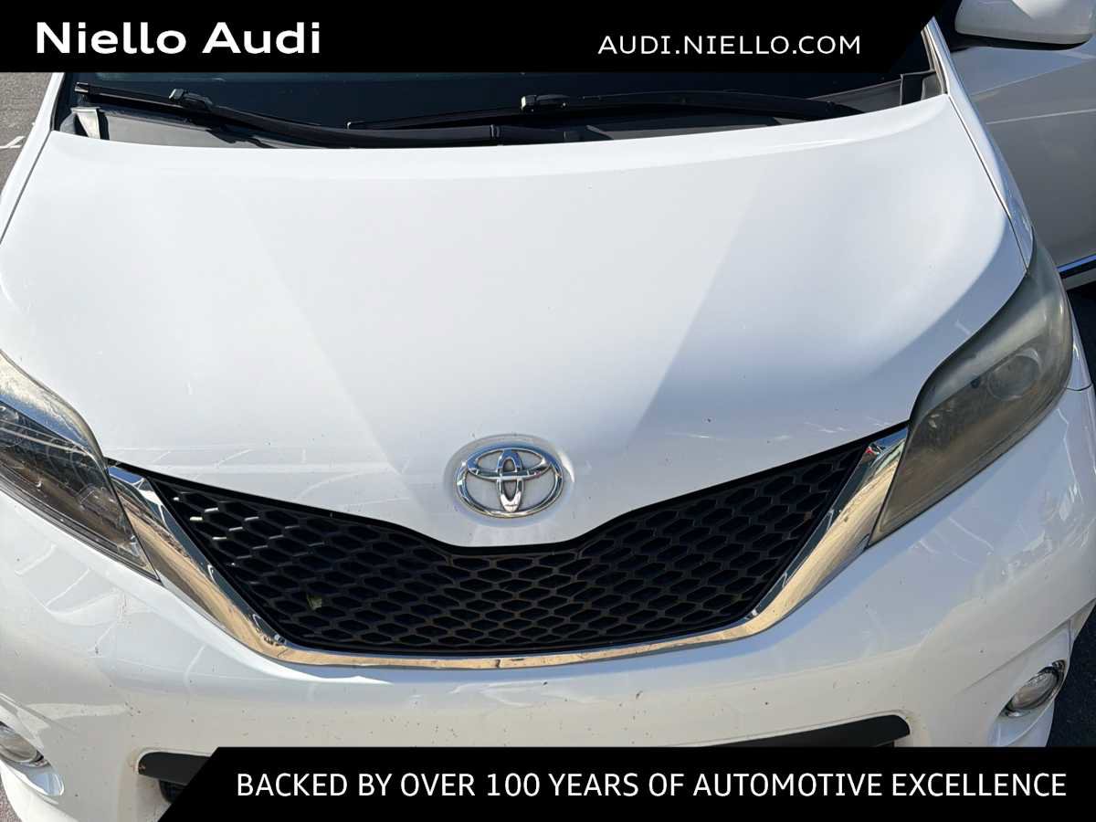 Used 2017 Toyota Sienna SE FWD video 1