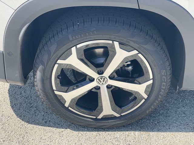 Certified 2026 Volkswagen Tiguan SE w/ Panoramic Sunroof Package FWD image 30