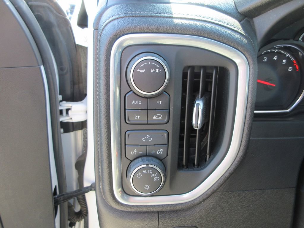 Used 2021 Chevrolet Silverado 1500 LT AWD/4WD image 24