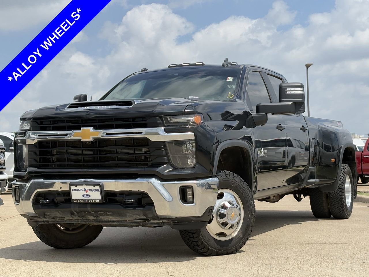 Used 2024 Chevrolet Silverado 3500 LT w/ Texas Edition AWD/4WD image 2