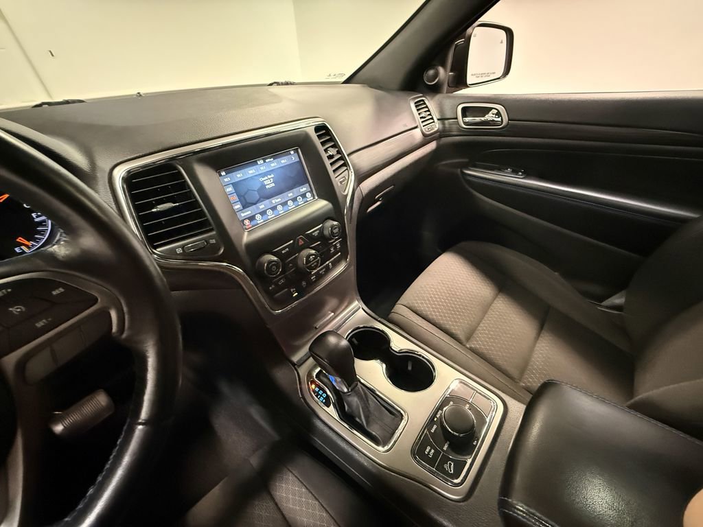Used 2019 Jeep Grand Cherokee Laredo AWD/4WD image 82