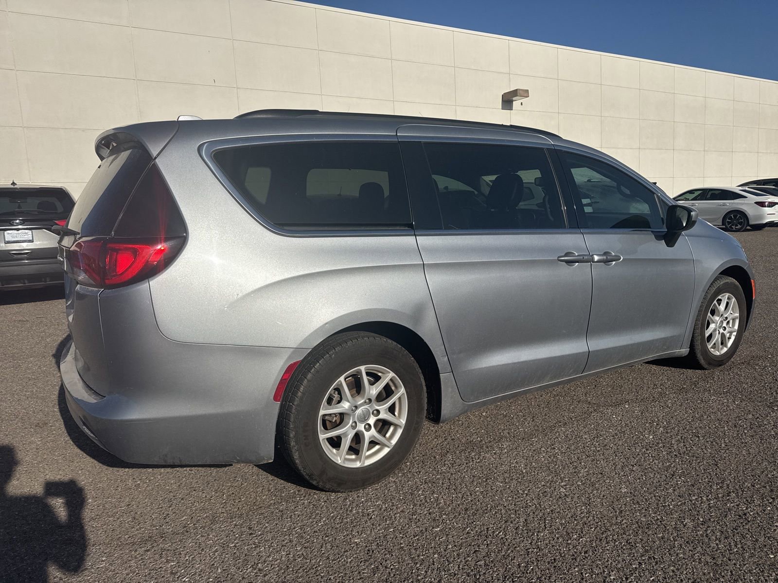 Used 2020 Chrysler Voyager Lxi FWD image 3