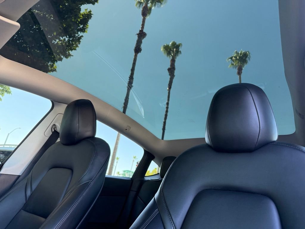 Used 2022 Tesla Model Y Long Range AWD/4WD image 2