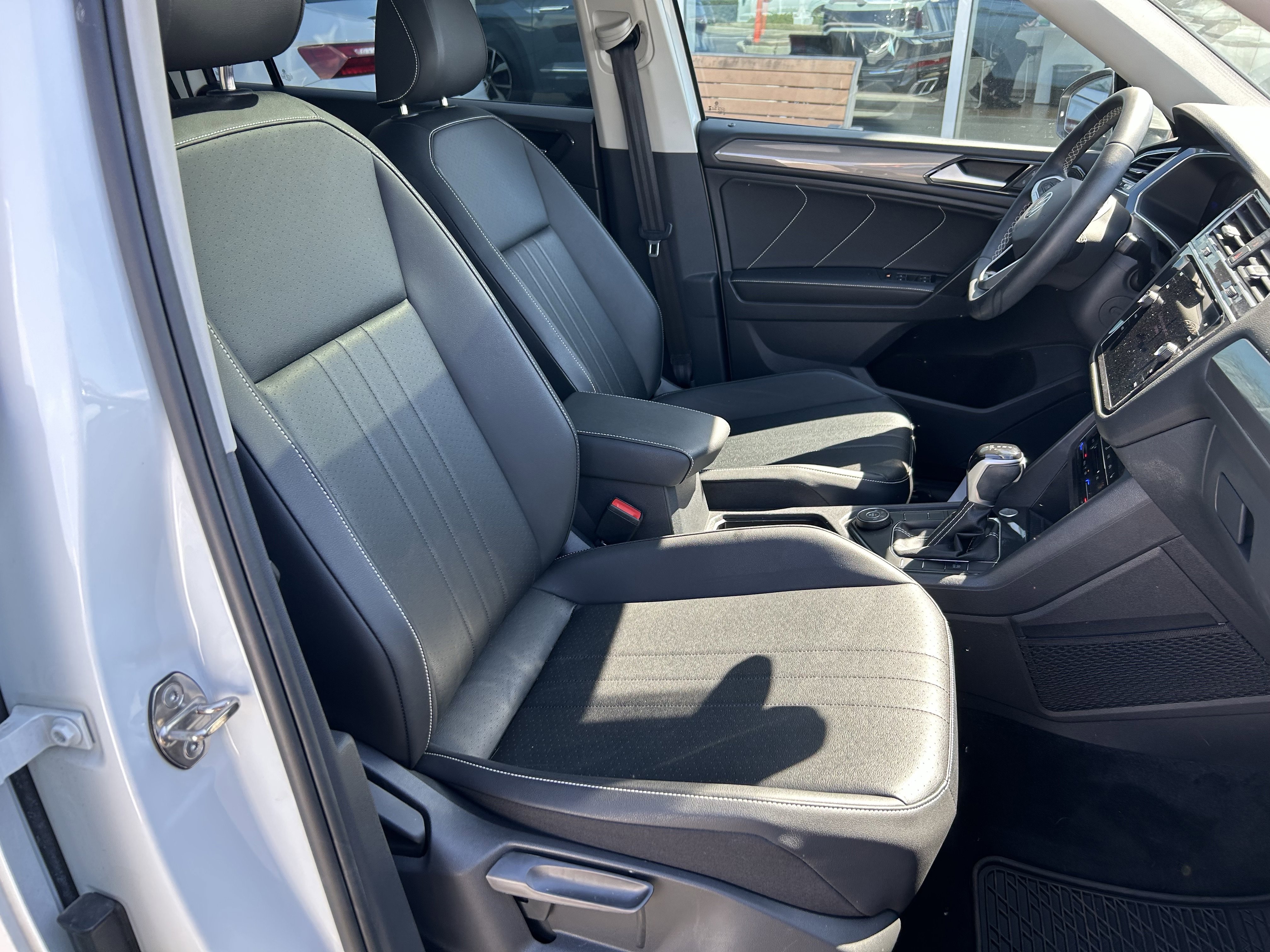 Used 2023 Volkswagen Tiguan SE image 27