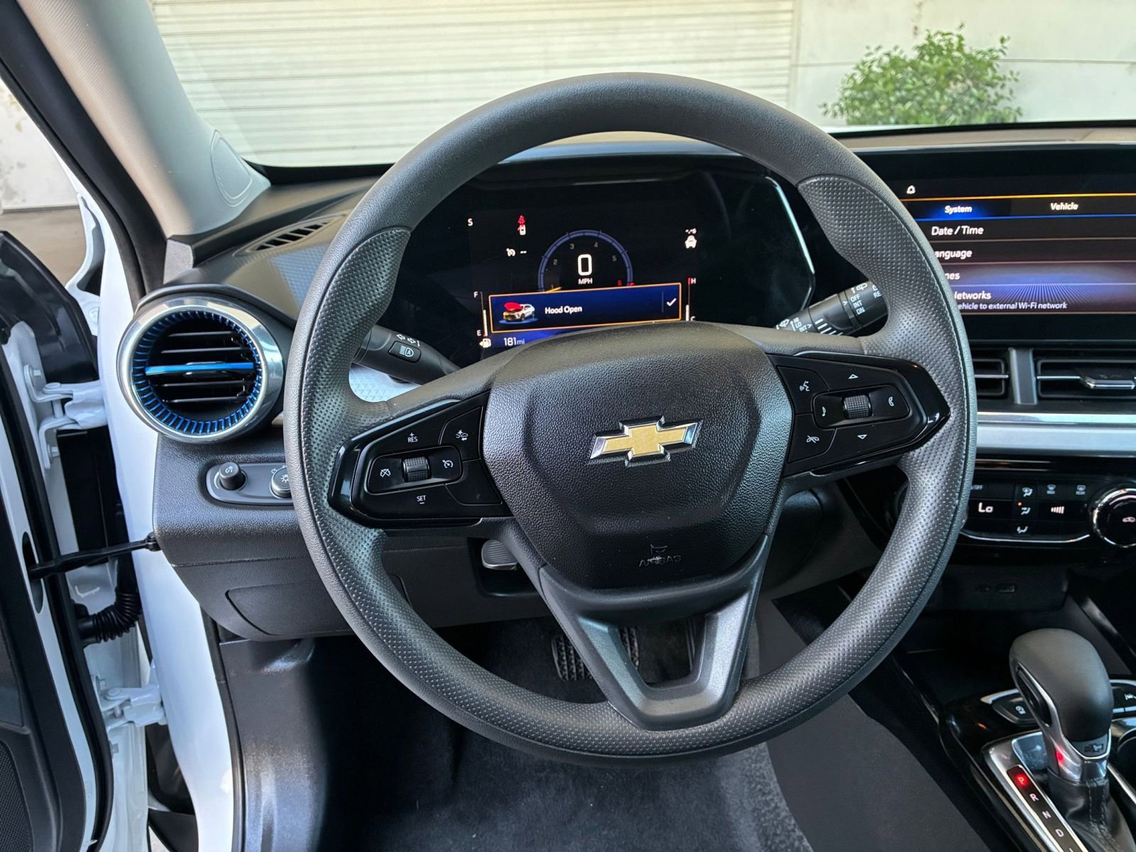 Used 2025 Chevrolet Trax LT image 29