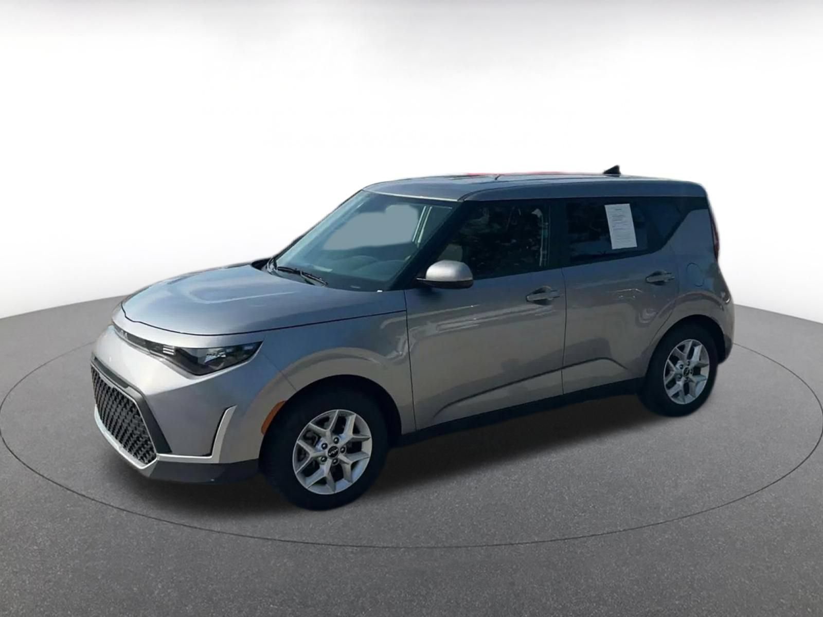 Used 2025 Kia Soul LX w/ LX Technology Package FWD image 7