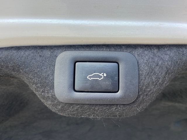 Used 2025 Lexus ES 300h Ultra Luxury w/ Accessory Package (Z2) FWD image 32