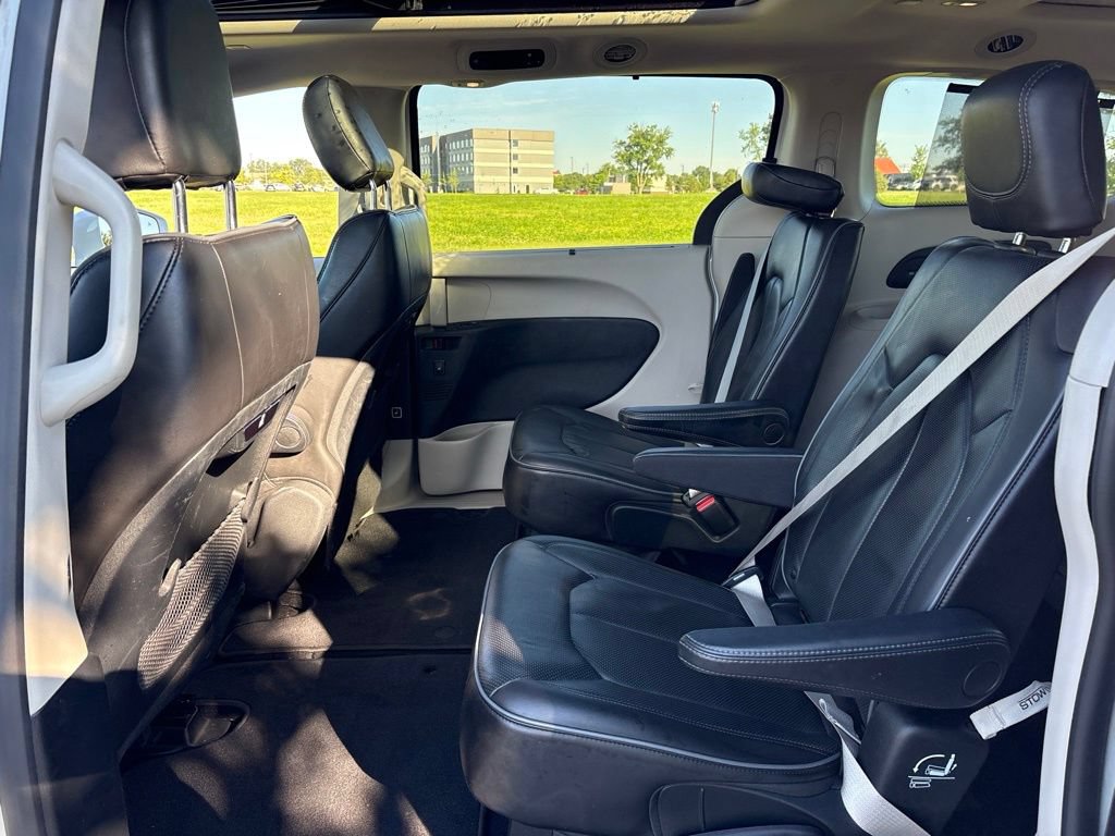 Used 2020 Chrysler Pacifica Limited FWD image 14
