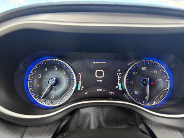 Used 2023 Chrysler Pacifica Touring-L FWD image 5