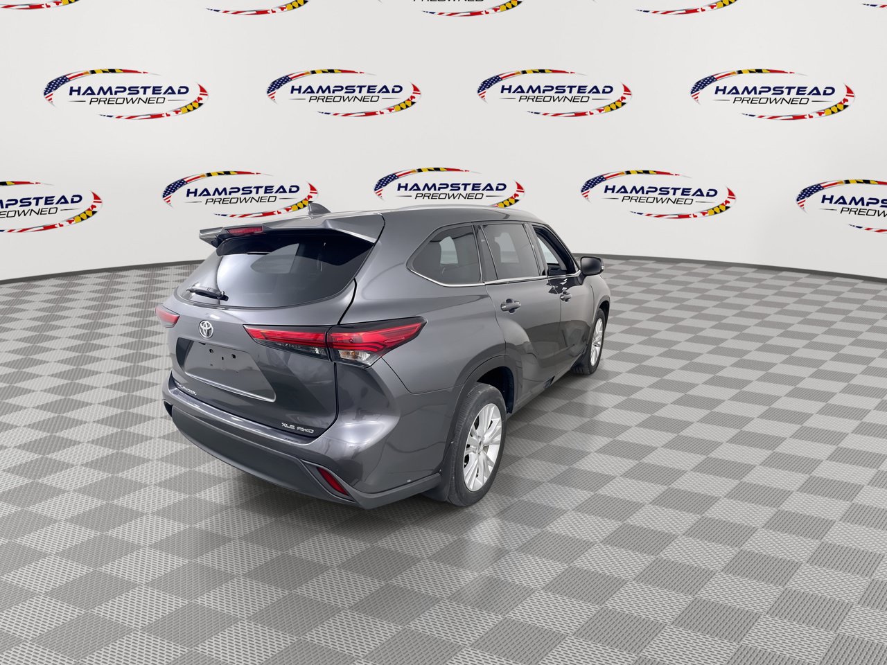 Used 2020 Toyota Highlander XLE AWD/4WD image 8
