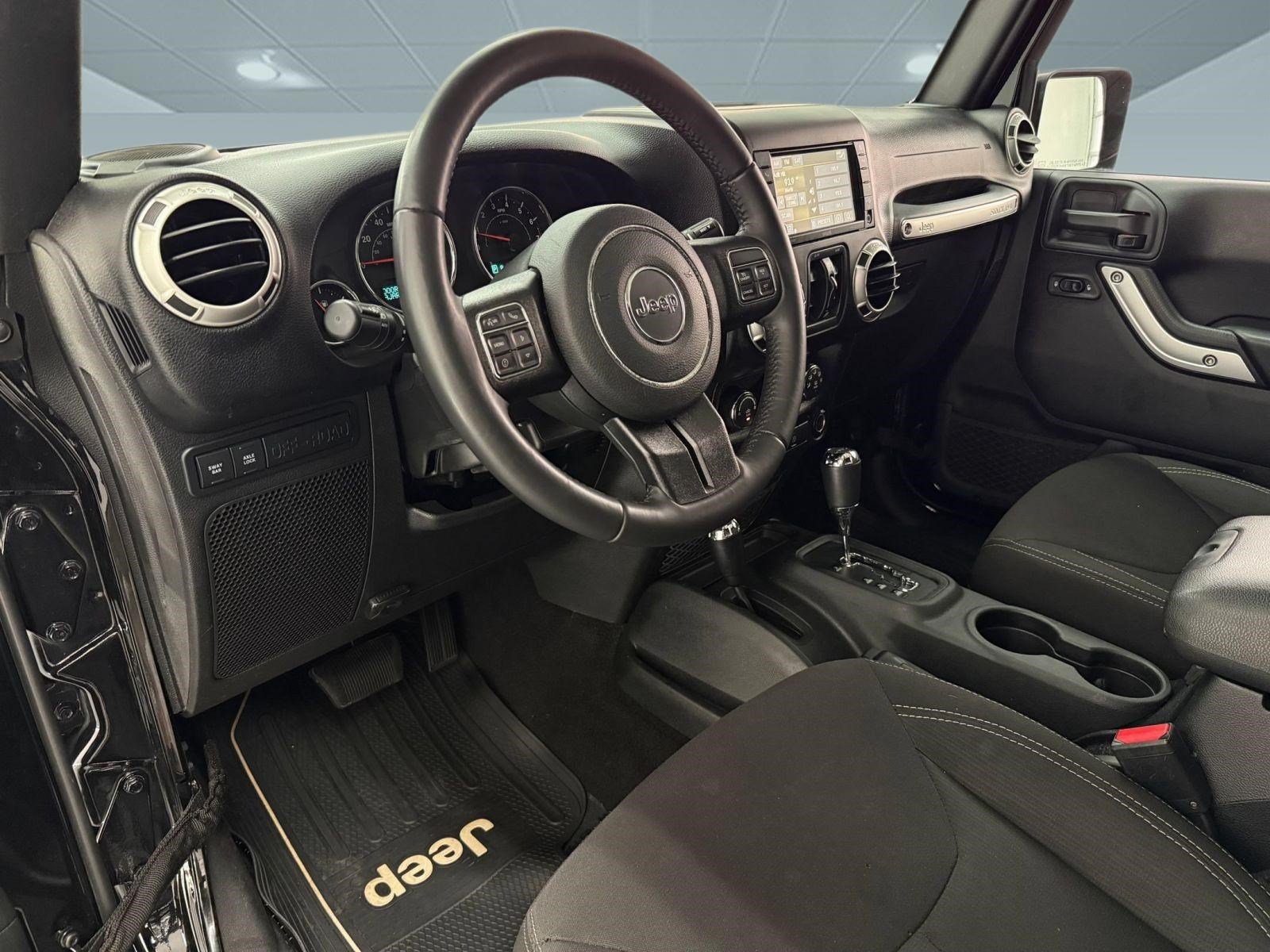 Used 2018 Jeep Wrangler Unlimited Rubicon w/ Connectivity Group AWD/4WD image 4