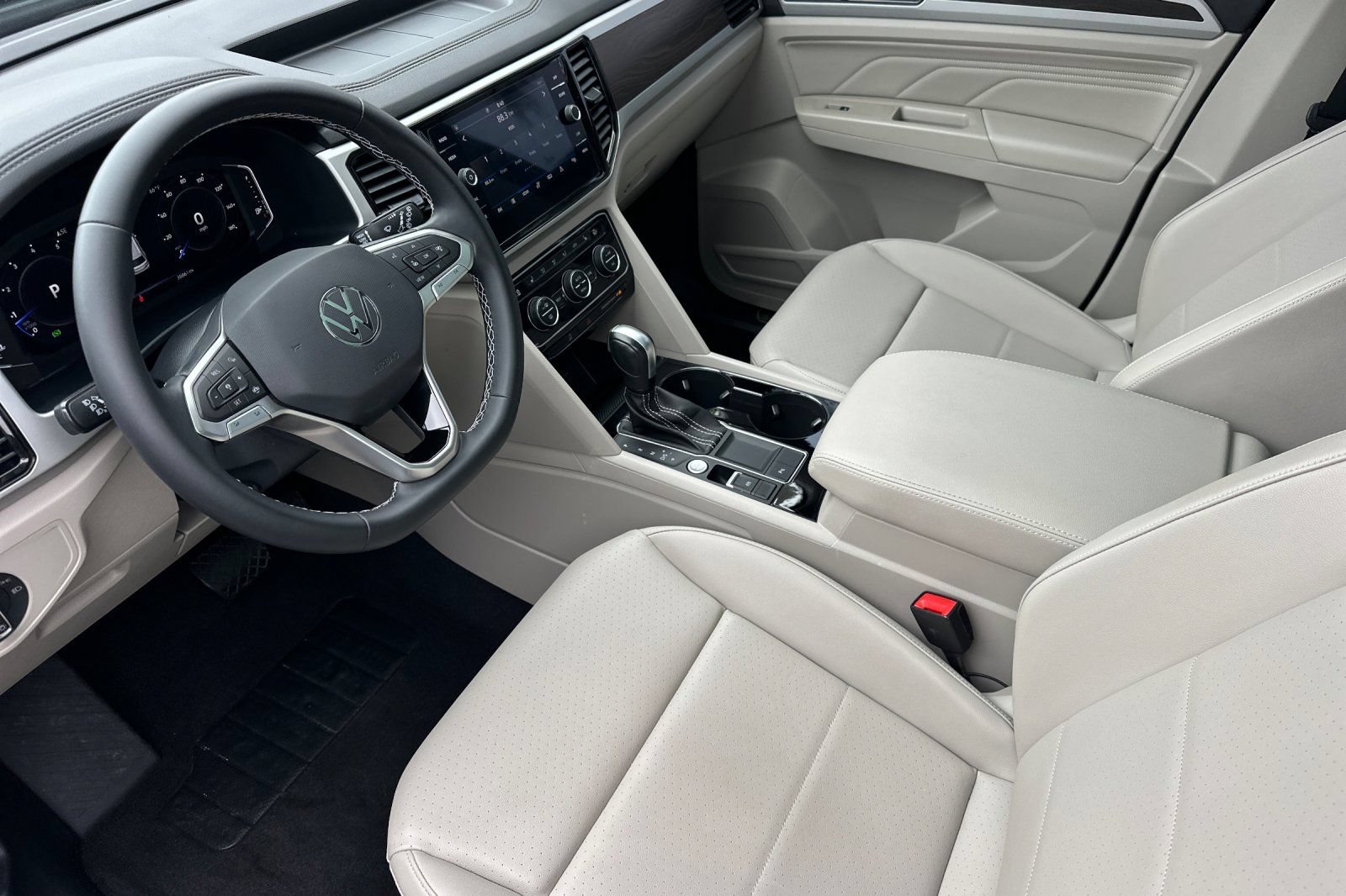 Used 2023 Volkswagen Atlas SE w/ Panoramic Sunroof Package FWD image 10