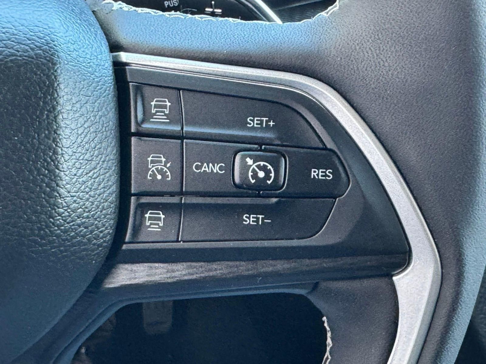 Used 2023 Jeep Grand Cherokee Altitude image 21