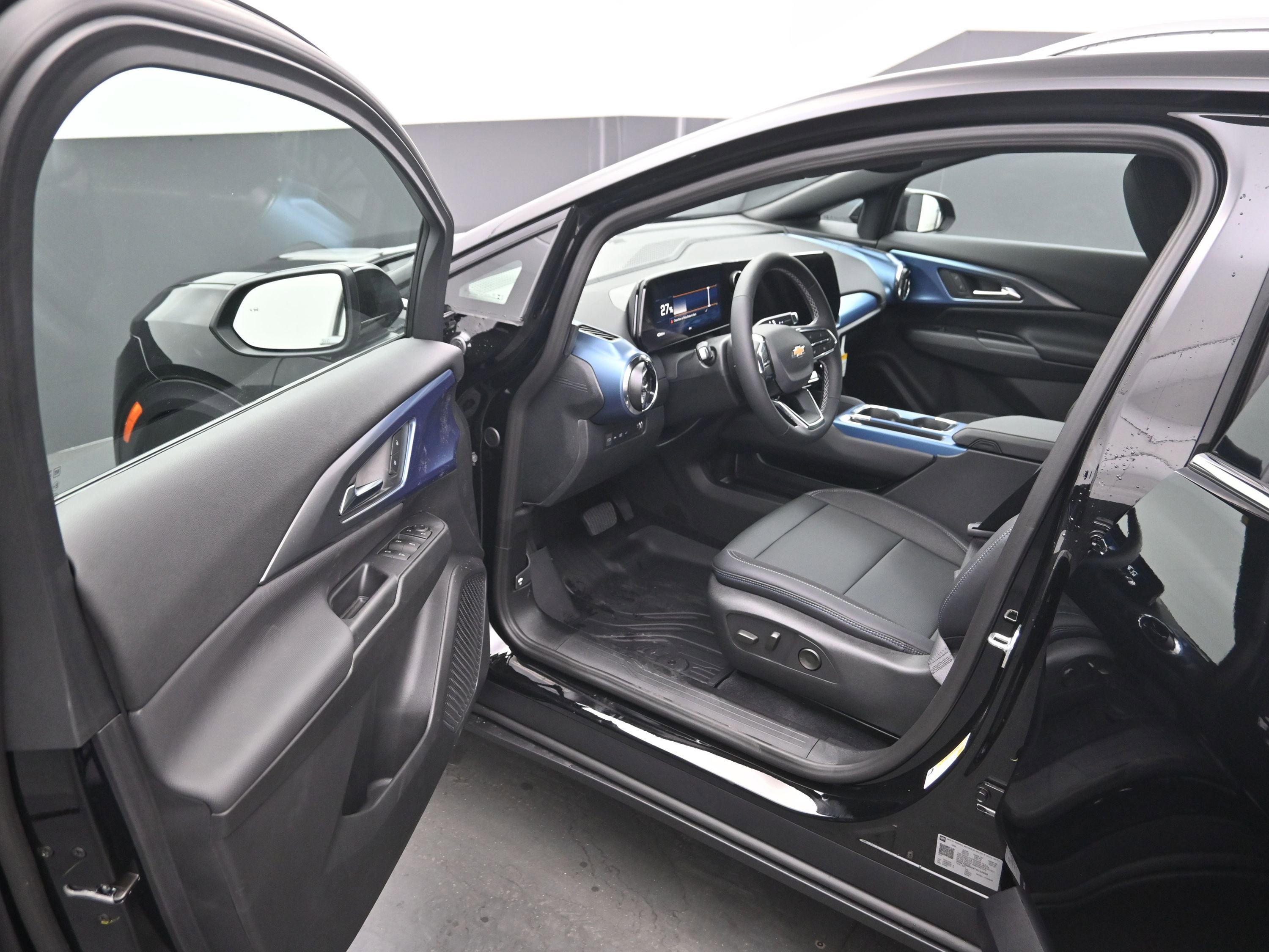 New 2026 Chevrolet Equinox EV LT image 12