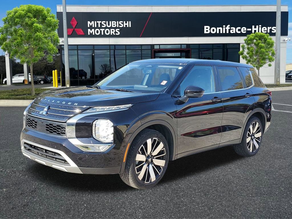 Used 2024 Mitsubishi Outlander SE Black Edition image 2