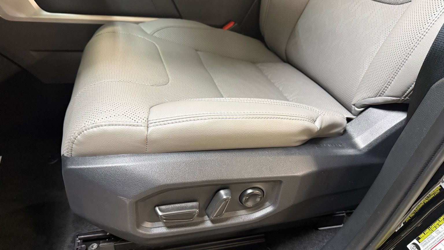 Used 2024 Toyota Tundra Limited image 38